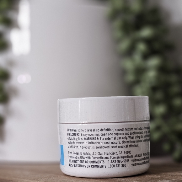 Rodan + Fields Lip Renewing Serum - Picture 2 of 4